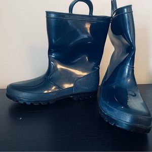 3 / $20 Sale! Gently loved unbranded size 5 kids rain boots.*